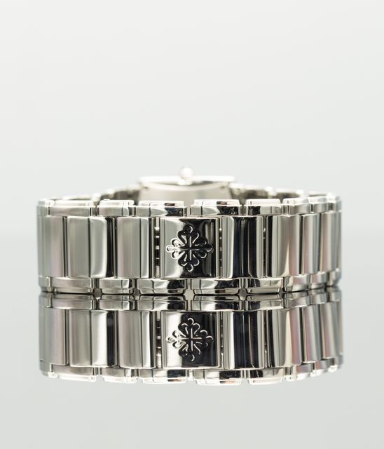 Patek Philippe Twenty-4 4910/10A-011 Image 3